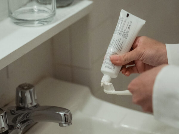 Fluorihammastahnat vs hydroksiapatiittihammastahnat – mitä eroa niillä oikeasti on? | Tahnatrilogia osa II